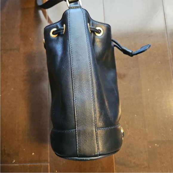 Gucci Black Leather Shoulder Bag with Gold Hardware - Picture 15 of 16